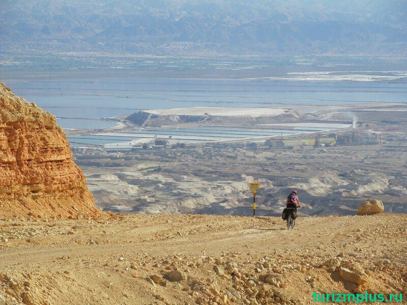 Велопоходы по Иудейской пустыне в Израиле предусматривают выезд на побережье Мертвого моря.