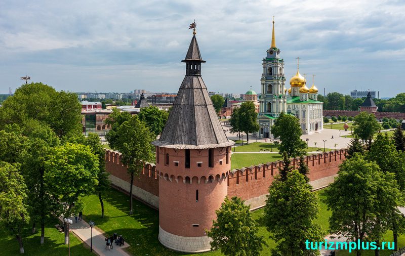 Каменный кремль был построен в 1520-1521 году на месте прежнего деревянного комплекса