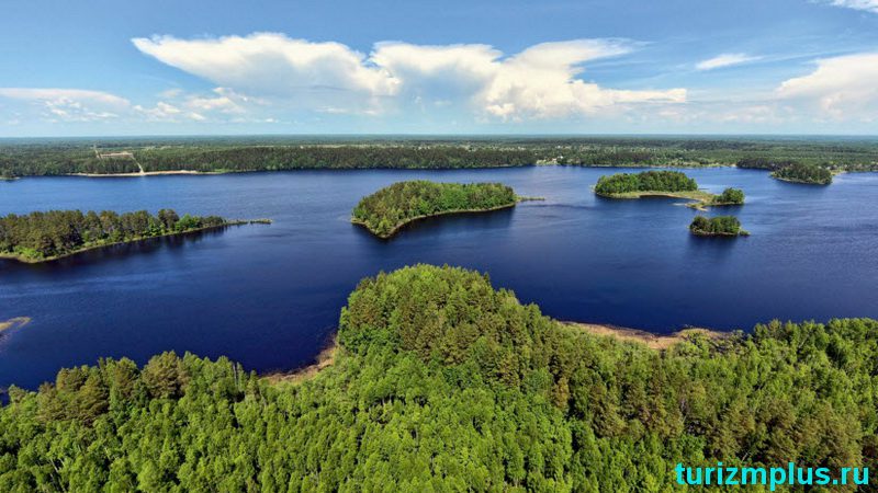 Одним из лучших рекреационных мест в Смоленской области считается озеро Сапшо, часто называемое миниатюрой Байкала