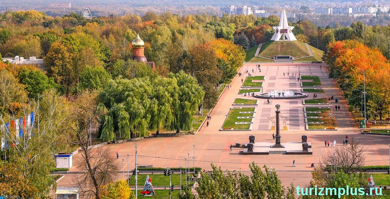 Центральный парк культуры и отдыха имени 1000-летия Брянска работает круглосуточно, поэтому посетить главную достопримечательность города можно в любое время