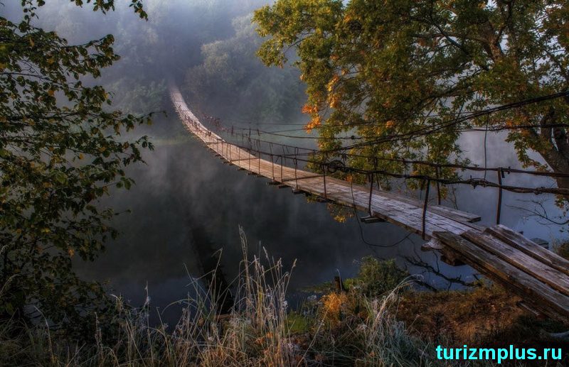 Ярким моментом станет посещение подвесного моста в Хотылево, признанного одним из красивейших мест Земли