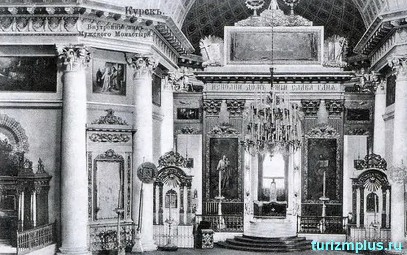 В Знаменском кафедральном соборе побывали все русские императоры, правившие после Александра I – Николай I, Александр I и Александр II, Николай II