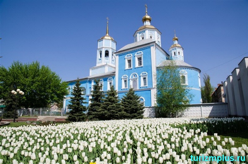 Изображение Смоленского храм размещено на реверсе памятной монеты в 10 рублей 